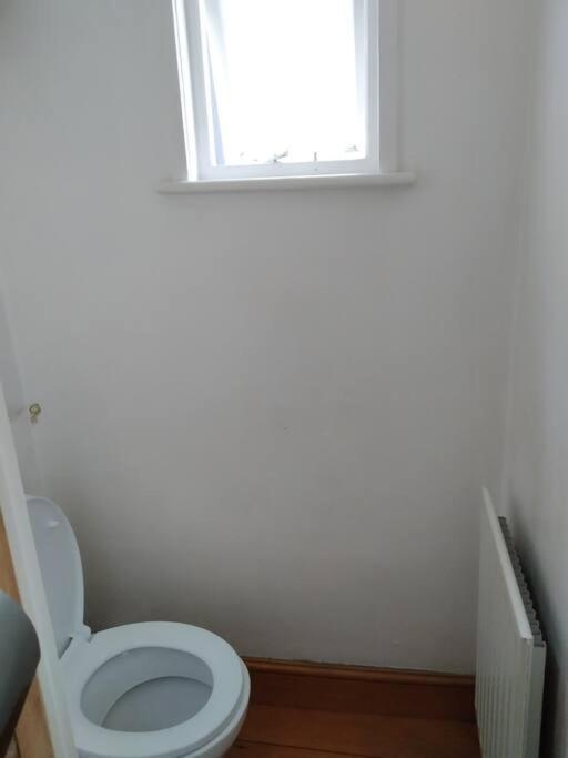Spacious 2 Bed Maisonette Near Town, That Sleeps 6 Hove Esterno foto