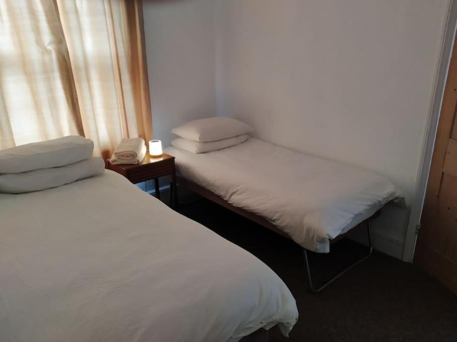 Spacious 2 Bed Maisonette Near Town, That Sleeps 6 Hove Esterno foto